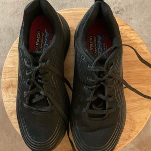 6 pairs woman’s sneakers